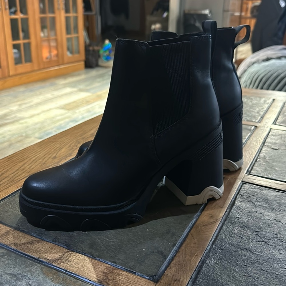 Sorel Brex Chelsea boots, size 8, black